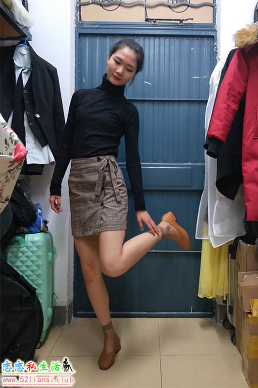 [学妹校园寝室丝短袜美脚]-第016期李子薇【47P/98M】