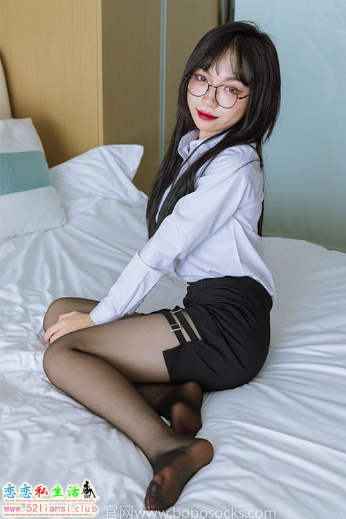 [袜啵啵] 185期 周周-ol制服、高跟鞋、黑丝-脚尖微加固款(带视频)【140P+1V/5.69G】