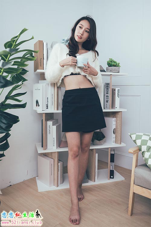 [街拍丝足]296-长腿美模 薇薇 - 棚拍【90P/251M】