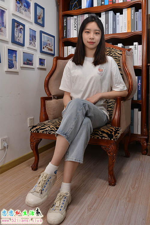 [Sexy Asian Girls Feet] No.017 美女YIYI性感的40码大脚丫(牛仔裤棉袜裸足2)【122P/1.54G】