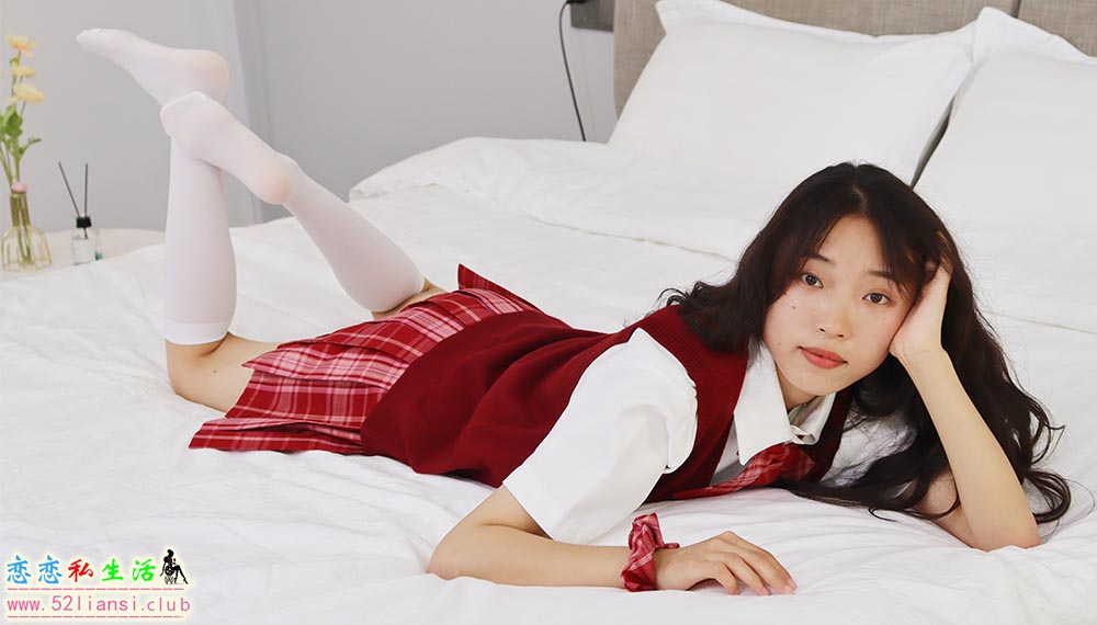 [初夏女神]014期 蓝莓~S码大红色JK套搭小黑皮鞋(带视频)【100P+1V/6.11G】