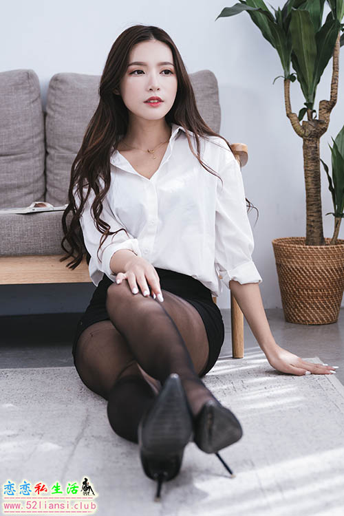 [街拍丝足]288-长腿美模 Vivi - OL制服黑丝【81P/197M】