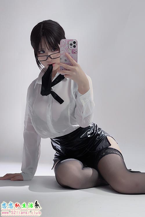 [美图精选]626-幼愛Youmeko-早安,想吃点什么【28P/59M】