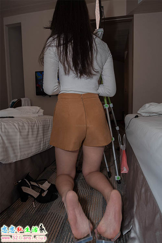 [台湾solexight足控] 05 - Fei 超高颜值、黑丝、TK、涂润肤乳、挑高跟鞋、各种角度展示美足(带视频)【269P+1V/5.17G】