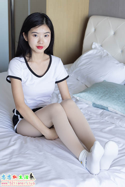 [袜啵啵] 031期 小奶熊-AJ板鞋、白棉袜、厚肉丝(带视频)【149P+1V/3.79G】