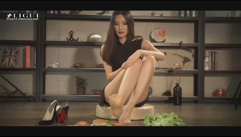 [Ligui丽柜视频]140-雪糕-踩香蕉汉堡【14min/70M】