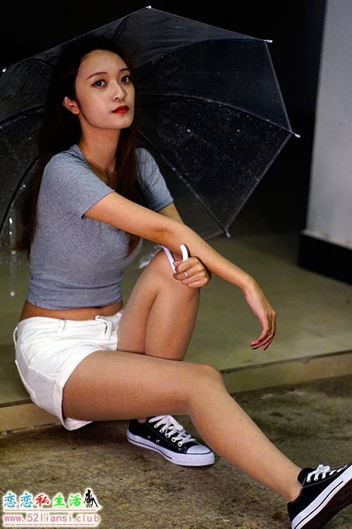 [初夏女神]069期 依依~【夏日夜雨】炎热夏天能遇一场雨真的很不容易(带视频)【72P+1V/3.75G】
