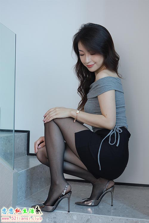 [IESS异思趣向] 丝享家 1494：小婕《紧身的包臀裙》[85P／71MB]