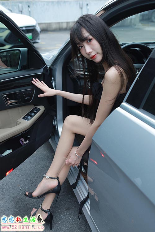 [IESS异思趣向] 丝享家 1423：团团《车里漫步》[87P／80MB]