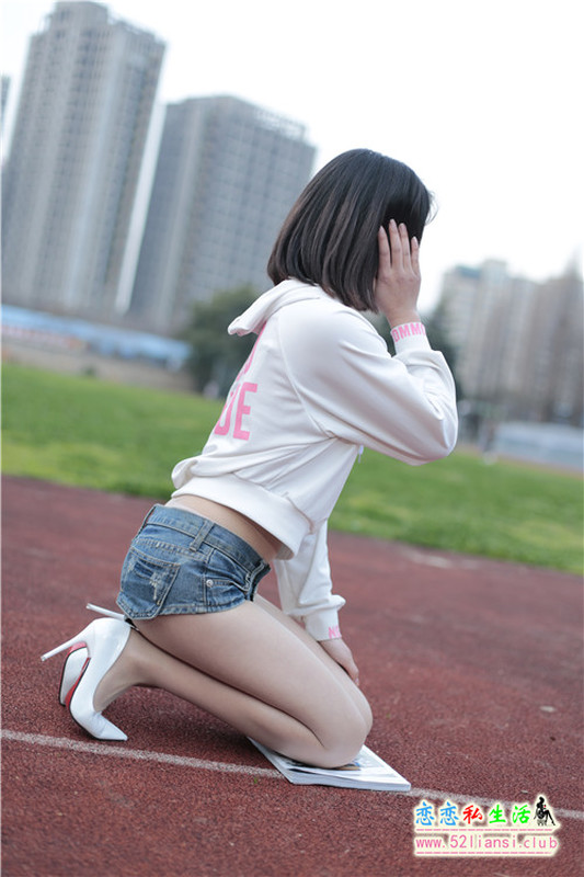 [奈丝]034-穿过运动场的青春气息-猫璃（无水印）【48P/250M】