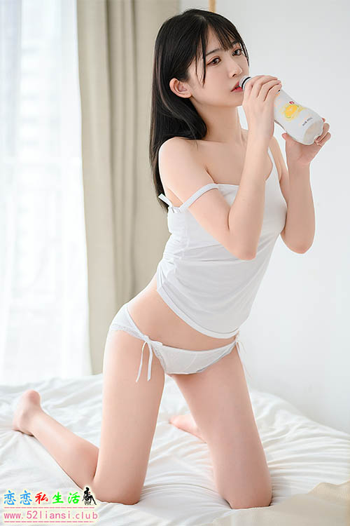 [鳗鱼霏儿] No.003 白背心【41P+1V/196M】