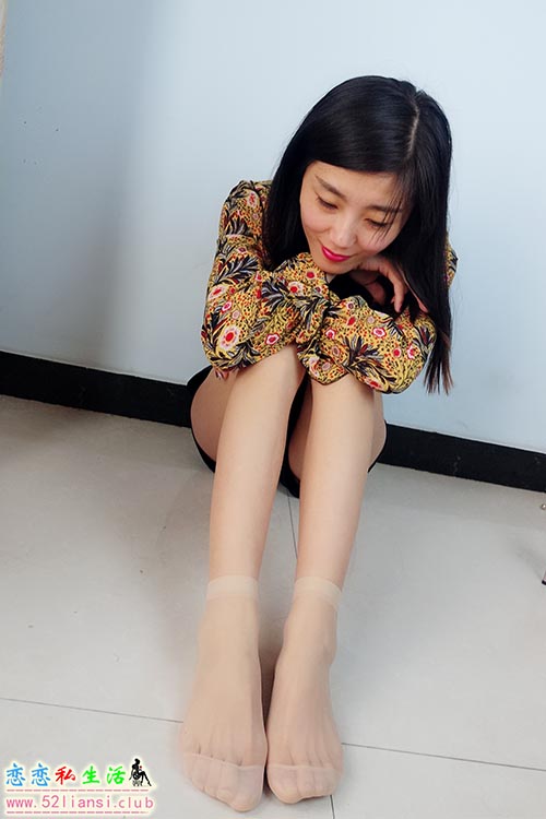 [学妹校园寝室丝短袜美脚]-第050期 朱晨阳【20P/119M】