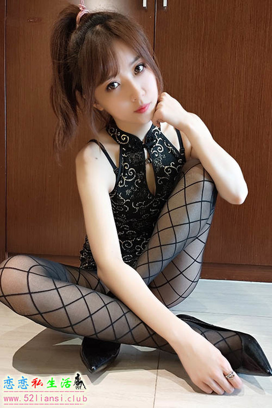 [小女巫露娜]NO.016 黑丝旗袍【33P/70M】