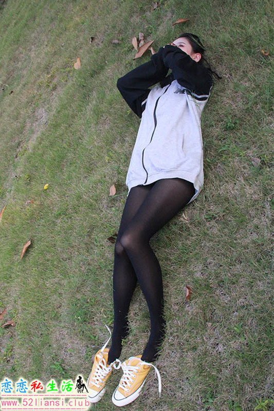 [最爱帆布鞋]017-学妹丝袜美腿写真（带视频）【124P+3V/1.27G】