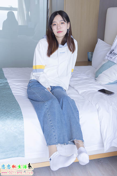 [袜啵啵] 080期 小甜豆-帆布鞋、白棉袜、肉丝-脚尖加固款、裤里丝(带视频)【140P+1V/6.63G】