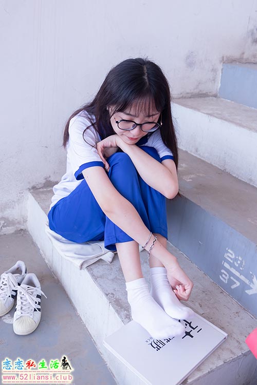 [袜啵啵] 002期 稚予-校服、贝壳头、白棉袜、裸足-常规版(带视频)【139P+1V/2.99G】