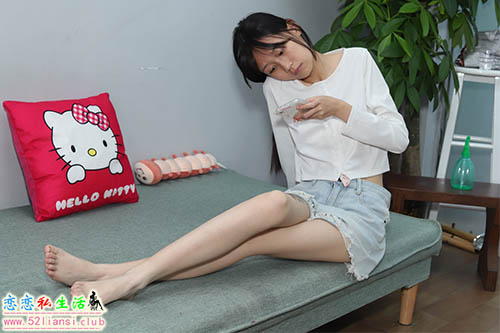 [Pary学生模拍]083 表妹回归继续献上36码修长嫩白美脚【128P/655M】