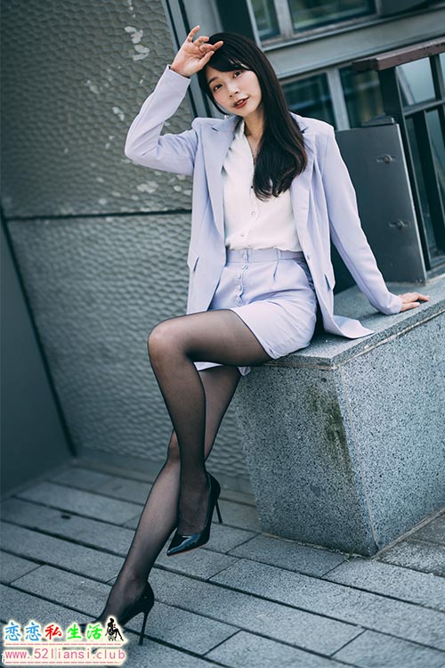 [街拍丝足]305-长腿美模 小葆 - 制服OL【43P/130M】