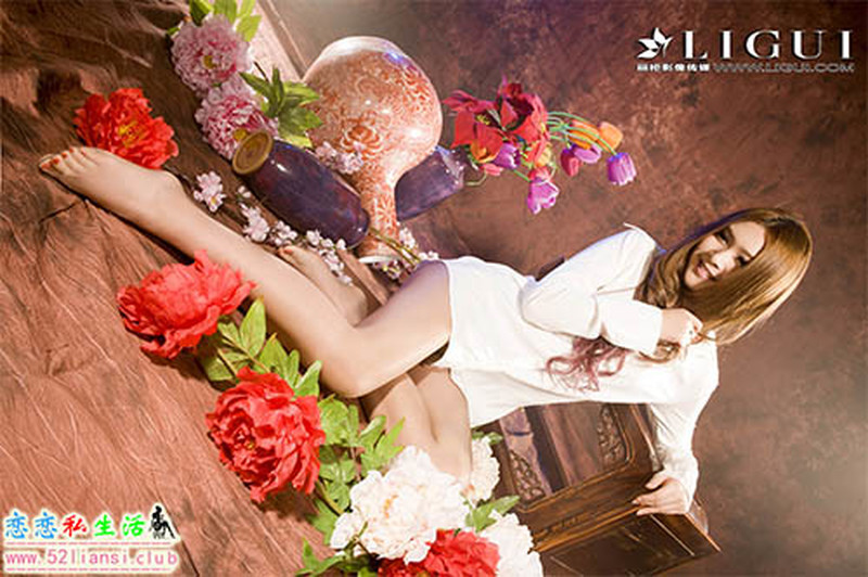 [Ligui丽柜] 2020.04.29 网络丽人 Model 允儿【70P/124M】