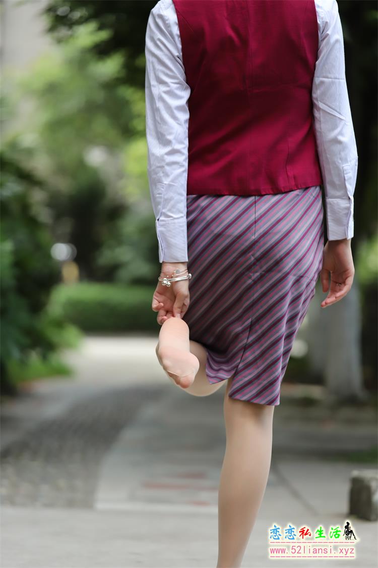 大西瓜爱牙膏-2019 04月活动模特2 服务员室外制服丝摄【282P/1.81G】 大西瓜爱牙膏-2019 04月活动模特2 服务员室外制服丝摄【282P/1.81G】