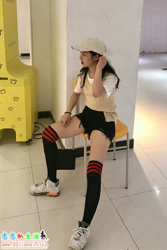 [最爱帆布鞋]018-学妹丝袜美腿写真（带视频）【97P+2V/226M】