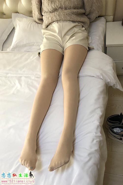 [精选资源]023-本足摄影-约来粉色AJ肉丝袜裸足女孩(带视频)【64P+1V/1.44G】