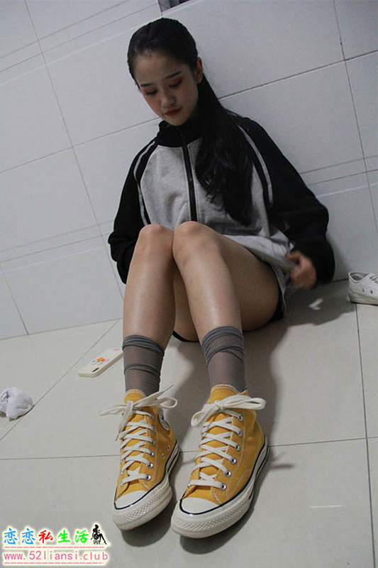 [最爱帆布鞋]031-学妹丝袜美腿写真（带视频）【85P+3V/1.24G】