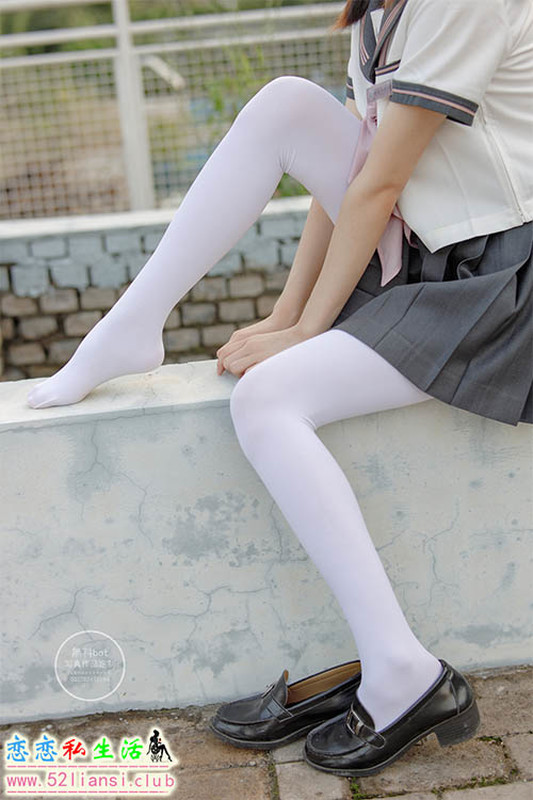 [森萝财团]-有料006 依依 户外白丝JK制服【90P/1.23G】