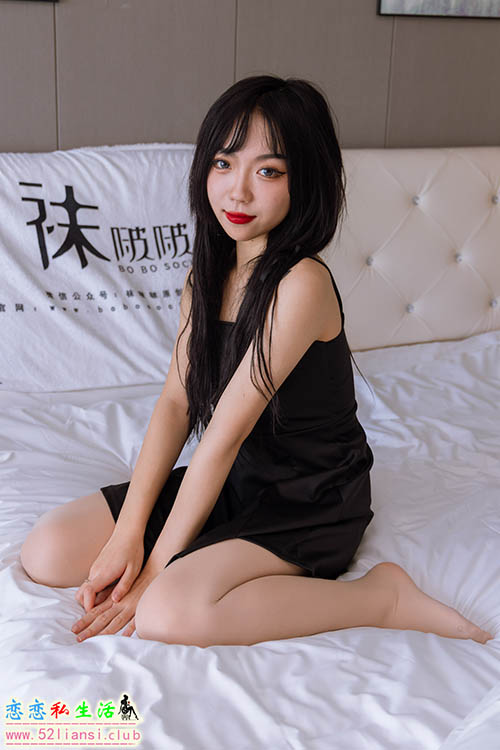 [袜啵啵] 170期 周周-两双高跟凉鞋、油亮肉丝-脚尖透明款、厚肉丝、两双丝袜叠穿(带视频)【158P+1V/6.68G】