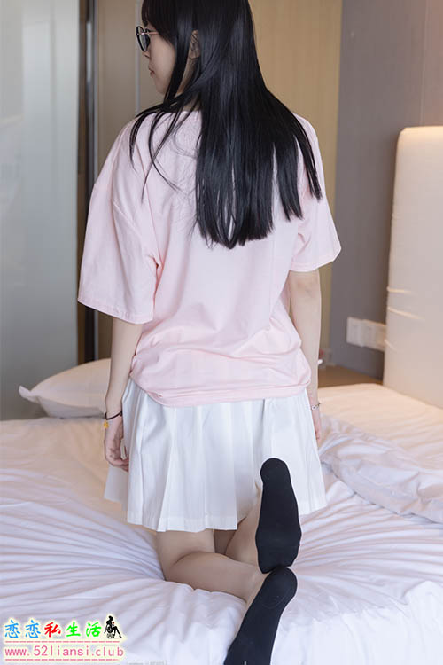 [袜啵啵] 091期 稚予-板鞋、淡粉色船袜、黑色船袜、裸足(带视频)【148P+1V/6.22G】