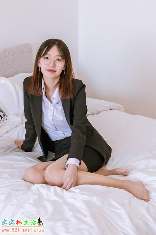 [袜啵啵] 267期 小甜豆-高跟鞋、油亮肉丝、ol制服(带视频)【130P+1V/4.64G】