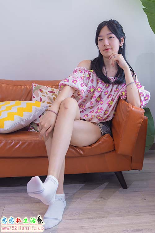 [袜啵啵] 308期 小甜豆-长靴、白棉袜、裸足(带视频)【170P+1V/5.49G】