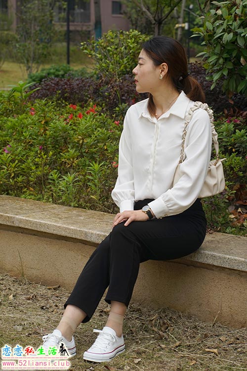 [初夏女神]040期 小悦悦~《职场小白》下班回家之路(带视频)【129P+1V/5.48G】