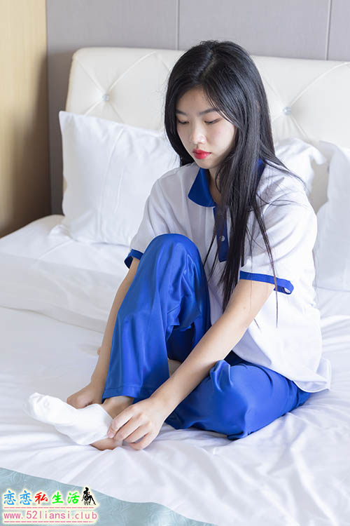 [袜啵啵] 039期 小奶熊-校服、vans帆布鞋、短白棉袜、裸足(带视频)【154P+1V/7G】