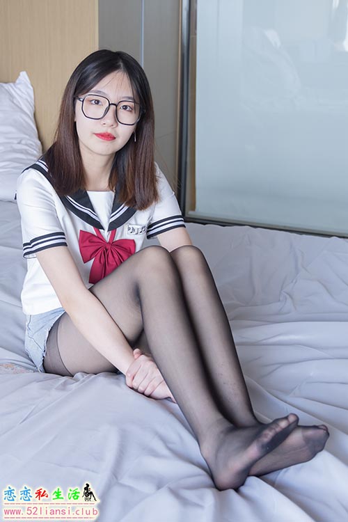 [袜啵啵] 215期 小甜豆-三双帆布鞋板鞋、厚白丝、黑丝(带视频)【144P+1V/6.54G】