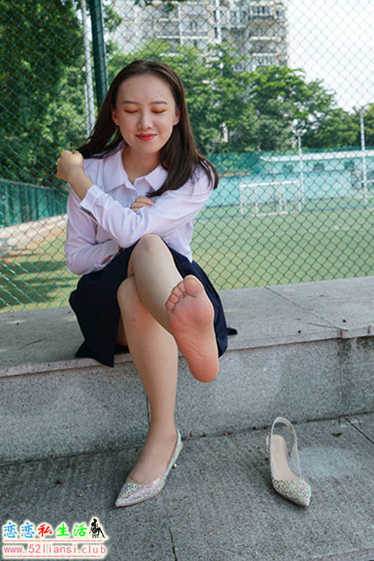 [MussGirl慕丝女郎] NO.073 美女老师红红的超薄丝袜嫩足【119P/233M】