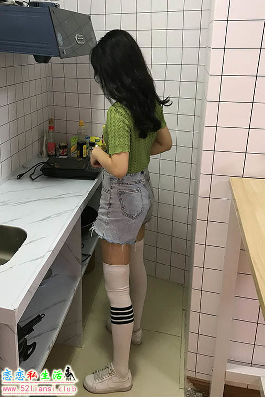 [最爱帆布鞋]015-学妹丝袜美腿写真（带视频）【150P+2V/322M】