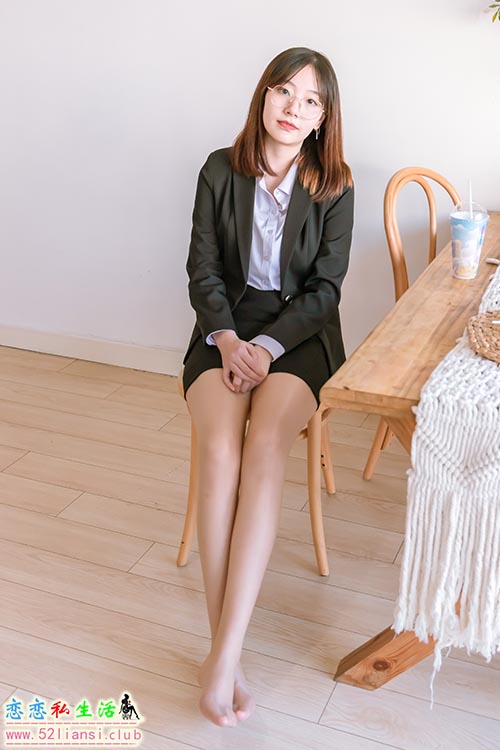 [袜啵啵] 267期 小甜豆-高跟鞋、油亮肉丝、ol制服(带视频)【130P+1V/4.64G】