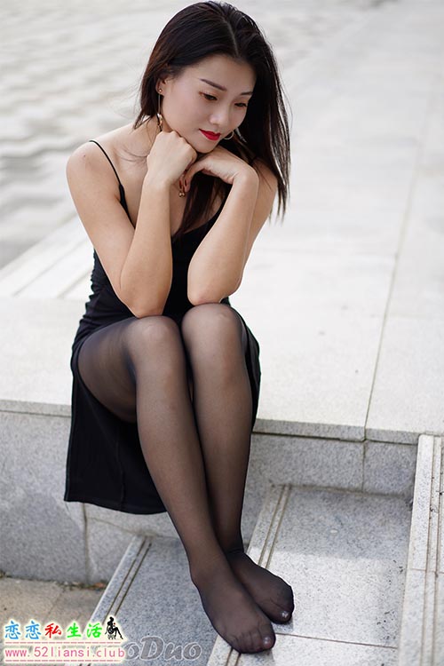 [袜小朵] 007 菲姐 黑色开衩裙丝之魅【55P/126M】