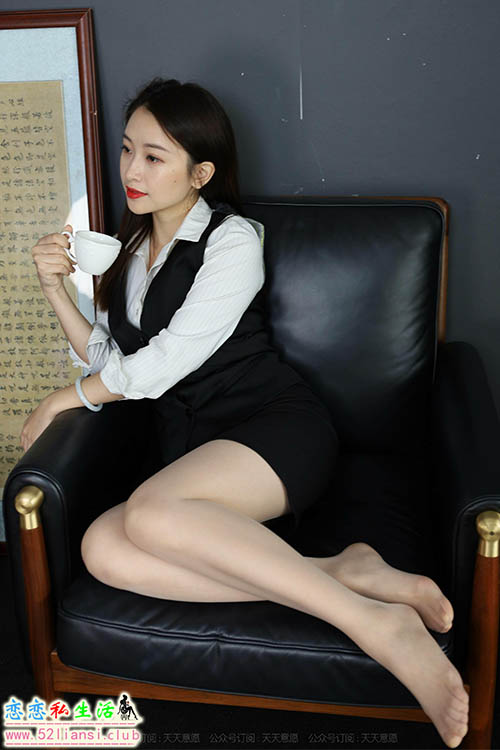 [IESS异思趣向] 丝享家 972：小婕《周末陪你加班》【94P/105M】