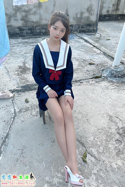 [MSLASS梦丝女神] NO.183 张馨《天台蓝色JK》【42P/93M】
