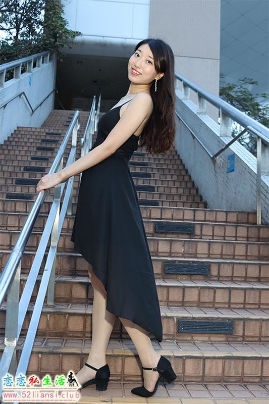 [街拍丝足]106长腿美模 吴小葵 公园黑色长裙【61P/110M】