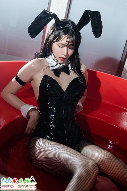 [BlueCake] NO.001 Ahrin - White and Black Bunny【141P/395M】