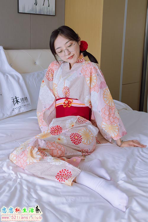 [袜啵啵] 137期 稚予-木屐、分指白棉袜、裸足、和风浴衣(带视频)【170P+1V/6.04G】