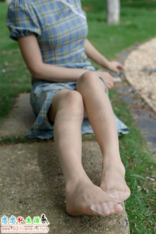 [SiHua思话]No.173 诗诗 旗袍肉丝女孩逛公园【50P/90M】