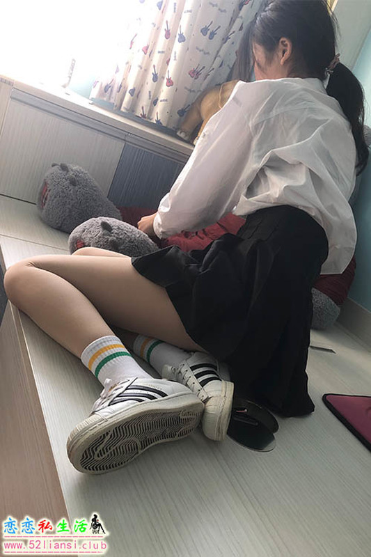 [最爱帆布鞋]048-学妹丝袜美腿写真【151P/401M】