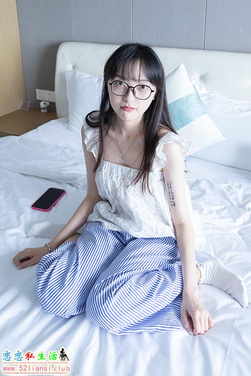 [袜啵啵] 027期 稚予- vans、白色棉袜、肉丝(带视频)【136P+1V/3.35G】