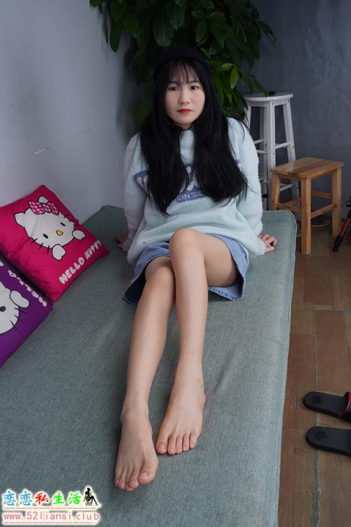 [Pary学生模拍]104 大学生乐瑶展示37码美脚【106P/1.33G】
