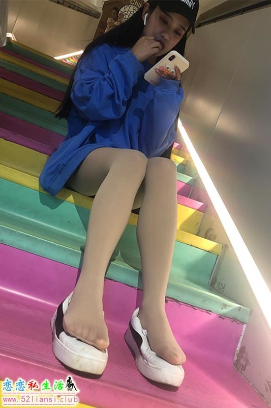 [最爱帆布鞋]060-学妹丝袜美腿写真（带视频）【704P+5V/3.11G】