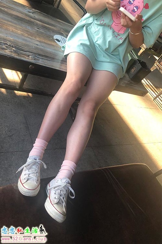 [最爱帆布鞋]040-学妹丝袜美腿写真（带视频）【79P+2V/589M】